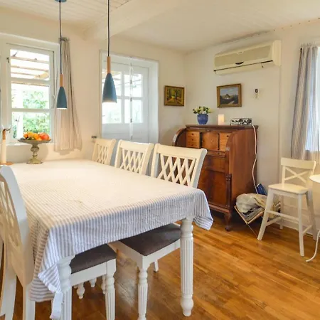 Three-bedroom Holiday In Stege