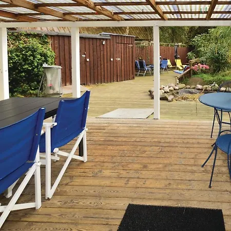 Three-bedroom Holiday In Stege