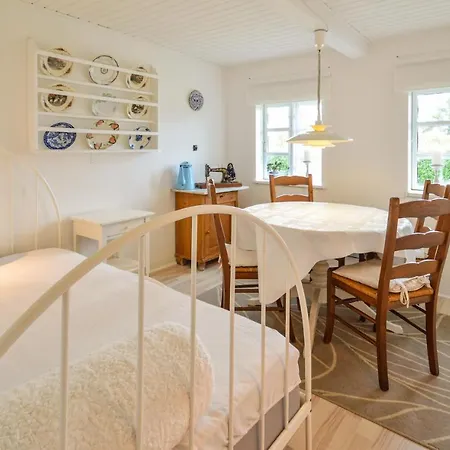 Holiday home Three-bedroom Holiday In