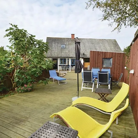 Three-bedroom Holiday In Holiday home *